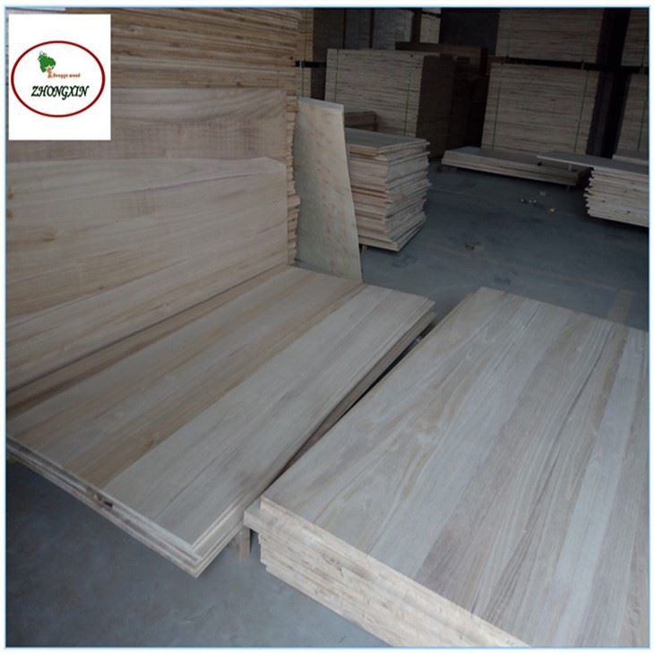 „Paulownia Edge Glud“ lentos